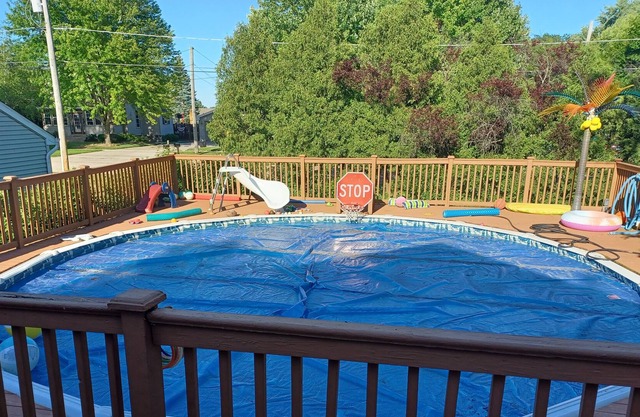 Modern 2BR with private pool right near downtown