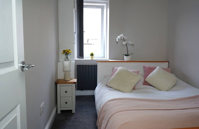 Modern 3-Bed Flat Prime Falkirk Location