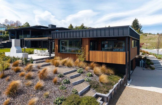 Modern 3 Bedroom Home in Wanaka with Mountain View