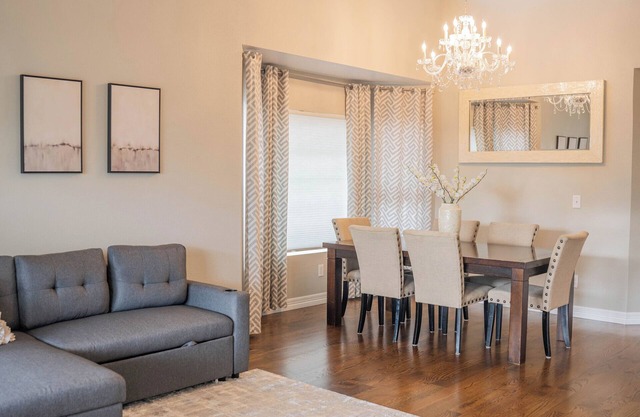 Modern 3 BR Family Retreat;10 min DIA; Pool