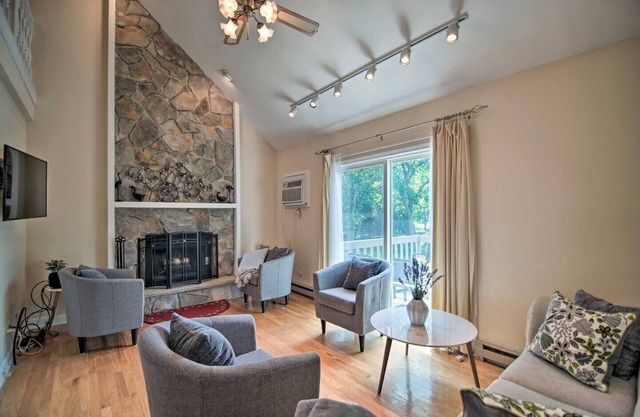 Modern 3Bd Townhome Near Beach & Base