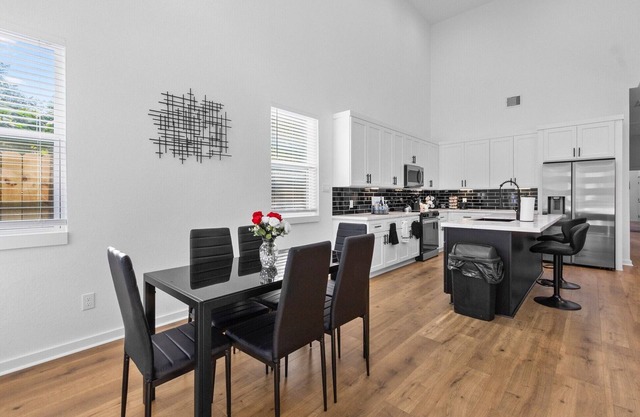 Modern 3BR Luxury Home near Downtown Houston