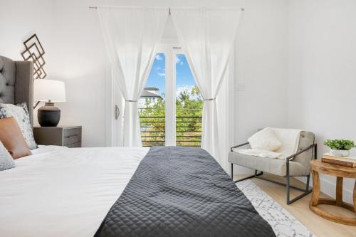 Modern 3BR Near Minute Maid Ensuite & Balcony