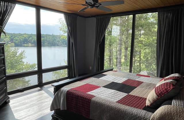 Modern 4 bd, 3 bath Cottage on Boshkung Lake, Haliburton