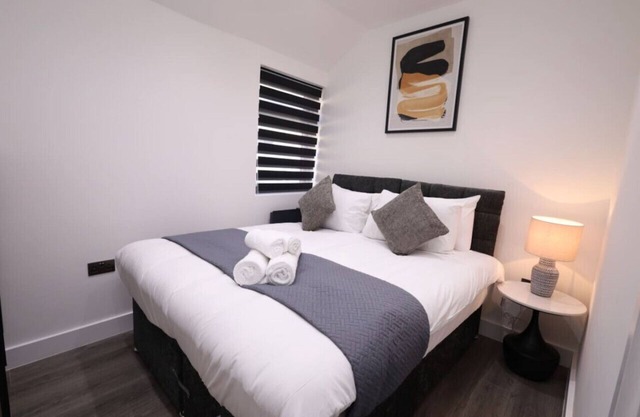 Modern 4-Bed Watford Escape - Prime Location Near London