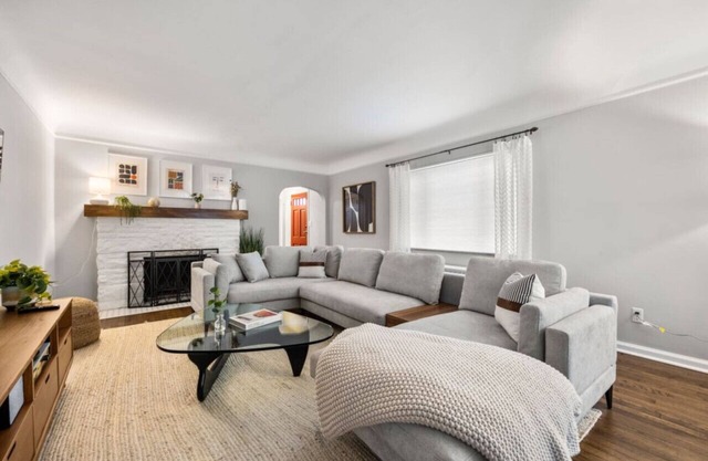 Modern 4BR Escape Near Downtown Clawson – Sleeps 8