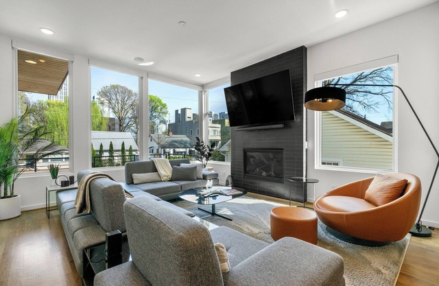 Modern 4BR Home, Skyline Views, Prime Location.