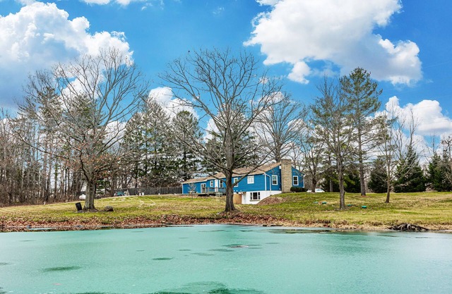 Modern 4BR Retreat on 3 Acres w/Hot Tub & Pond