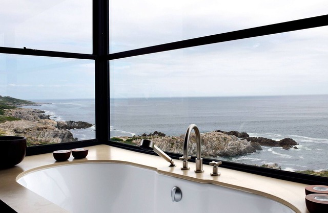 Modern 5-stars graded beach villa overlooking the Atlantic ocean