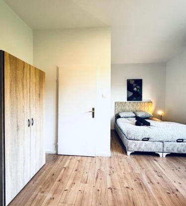 Modern 8BR Apt with Private Garden Sleeps 17