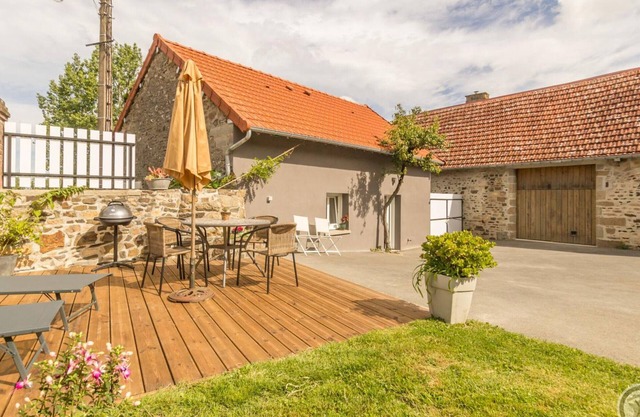 Modern Accessible Cottage Near Beach with EV Charging