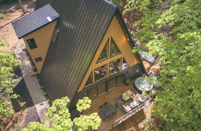 Modern Aframe with River Views, Sauna, Hot Tub
