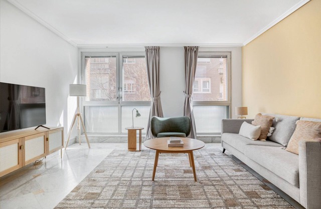 Modern Almagro 1BR w/Gym & Pool, nr Museo Sorolla, by Blueground