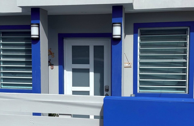 Modern and Cozy 2-bedroom house minutes from the beach in Arecibo