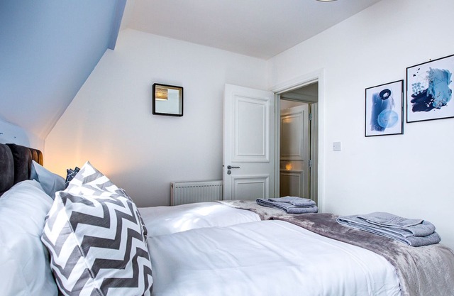 Modern and Cozy 2BR Apartment