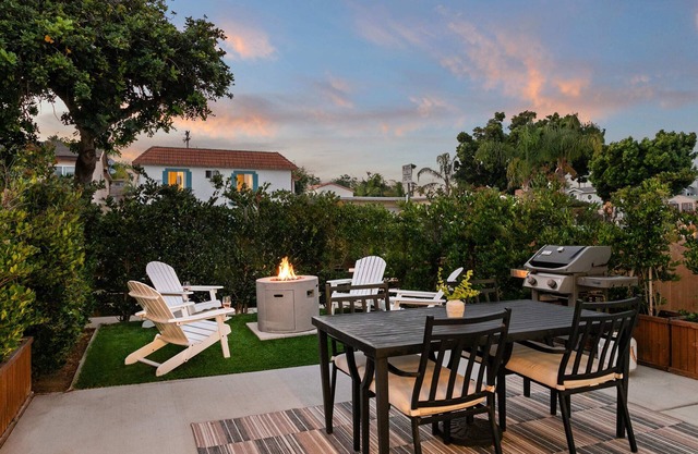 Modern and Cozy in PB with Patio and Firepit