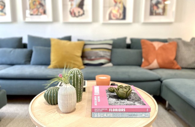 Modern and fabulous tropical oasis, central to everything!