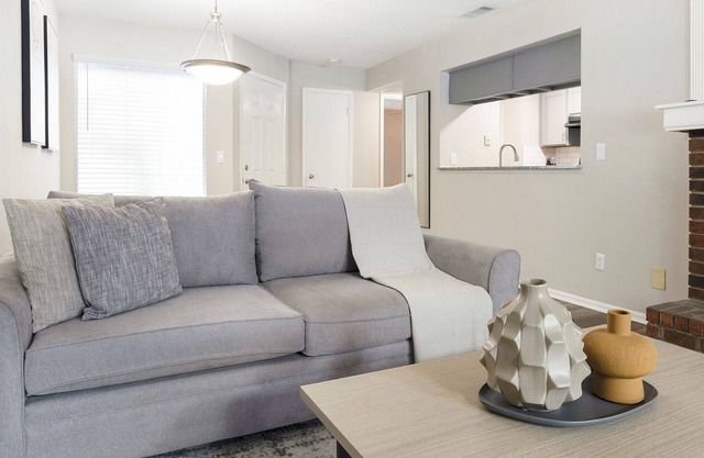 Modern Apartment in Prime Location (ID9622X63)