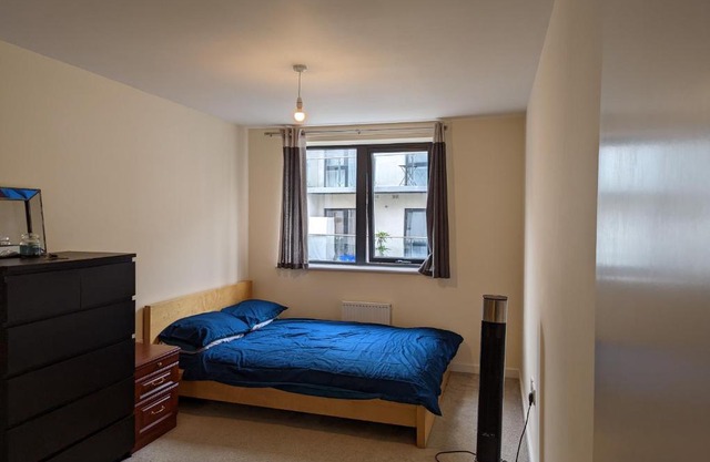 Modern apartment close to central London