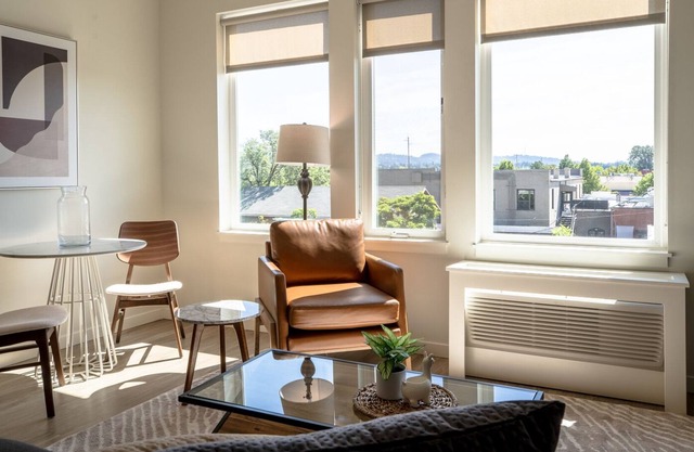 Modern Apartment in Prime Location (ID4744)