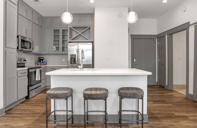Modern Apartment in Prime Location (ID5175X53)