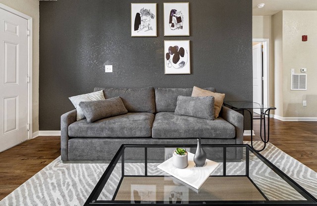 Modern Apartment in Prime Location (ID4961X13)