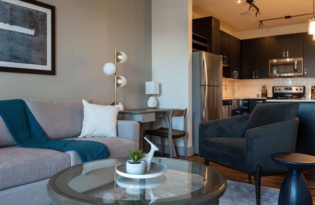 Modern Apartment in Prime Location (ID4422X76)