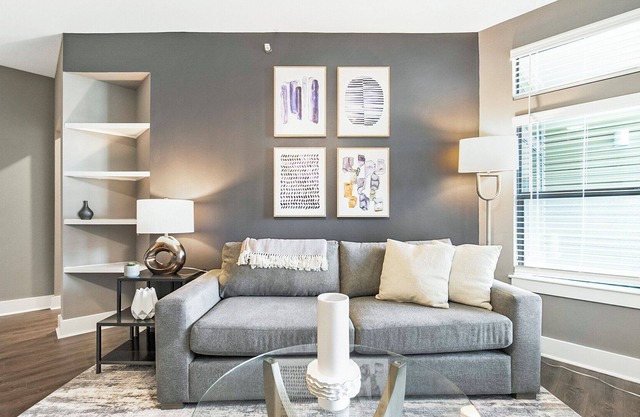 Modern Apartment in Prime Location (ID6241)