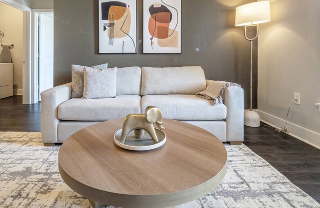 Modern Apartment in Prime Location (ID9800X53)