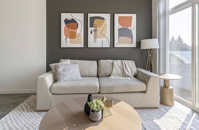 Modern Apartment in Prime Location (ID8325X10)