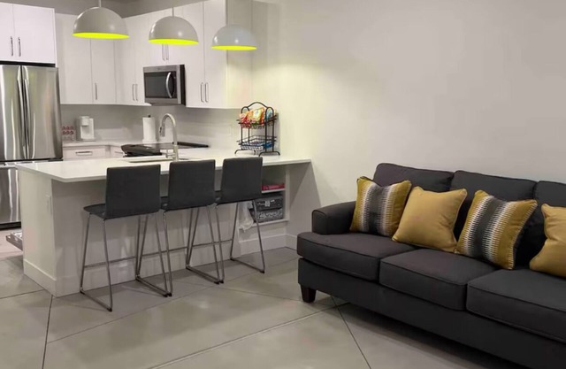 Modern Apartment Near Downtown Denver