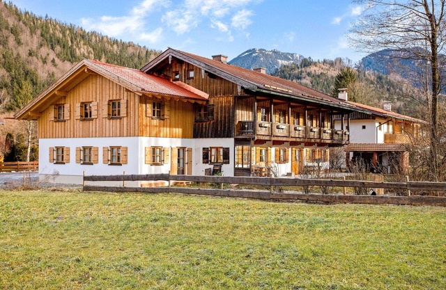 Modern Apartment "Uferweg" with Balcony, Garden & Wi-Fi