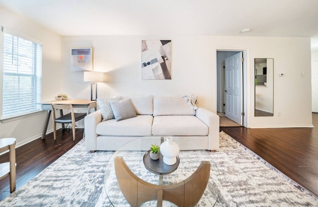 Modern Apartment in Prime Location (ID5072X67)