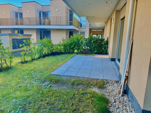 Modern Apartment with Terrace Patio
