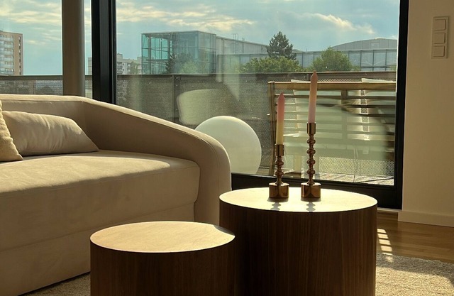 Modern apartment with a generous 100 square meters in Dresden's old town.