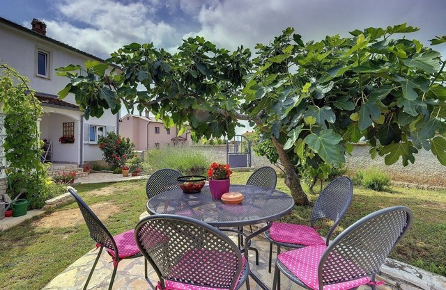 Modern apartment with BBQ, sea view, WiFi