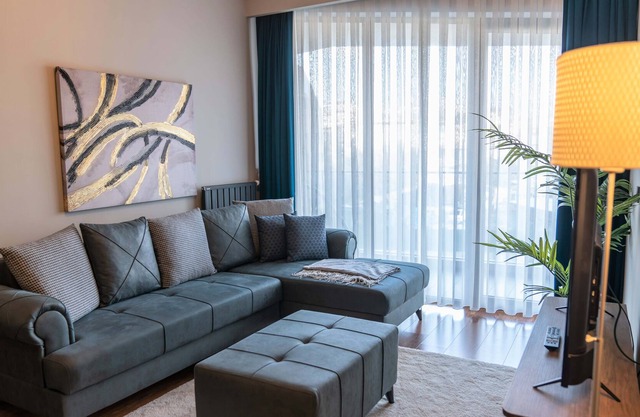 Modern Apartment with On-Site Gym and Spa