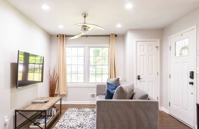 Modern APT 4 Beds Mins to Atlanta Airport & Downtown 🔥