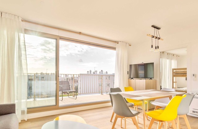 Modern Apt with Balcony-6P-Close to Disney/Paris