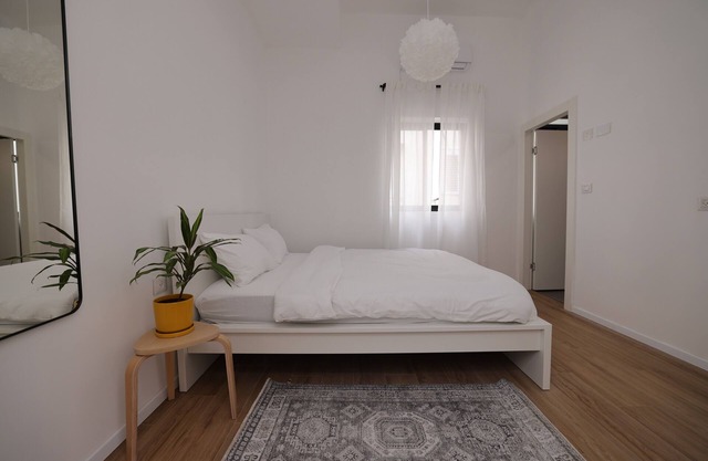 Modern apt in central TLV, near Rothschild Blv & just a short walk to the beach.