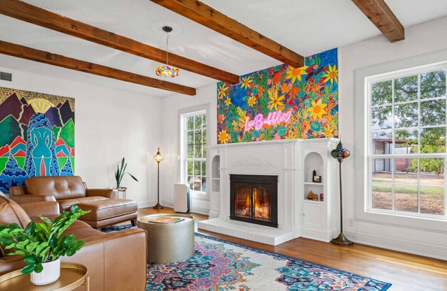 Modern Austin Pool House Hot Tub, Sauna, Gym Pet-Friendly Southwest Gem