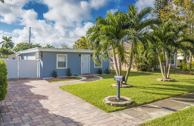 Modern Beach House in Dania Beach