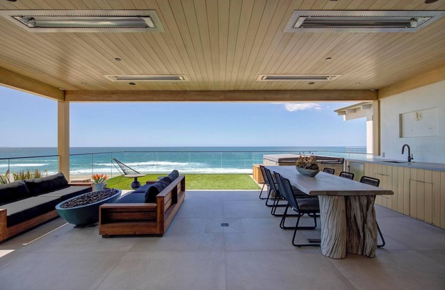 Modern Beachfront Oasis in Manhattan Beach – Luxury, Comfort, and Style