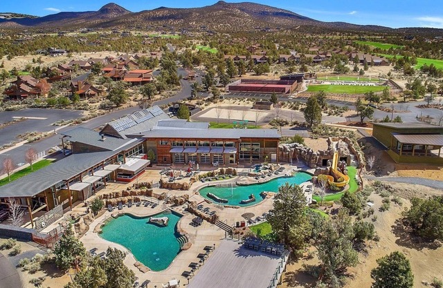 Modern Brasada Ranch 5 Bedroom Luxury Home With Private Firepit and Views