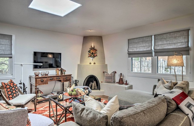 Modern Bungalow w/Santa Fe Charm < 2 Mi to Plaza