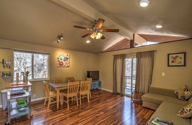 Modern Cabin Sleeps 5- Close in Manitou Springs and close to Garden of the Gods