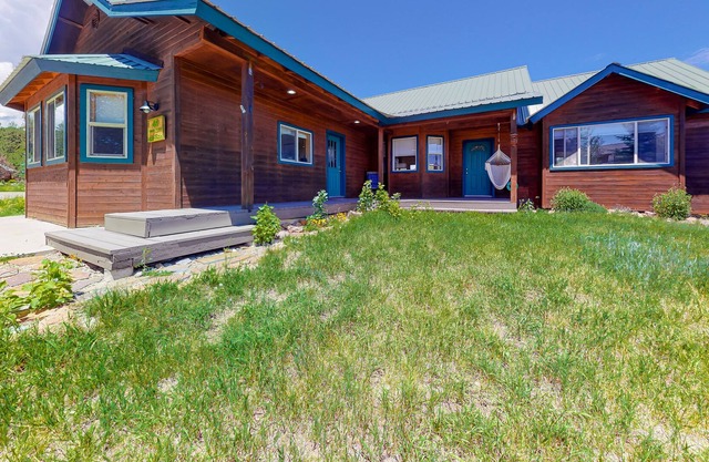 Modern cabin with deck, BBQ, & on-site amenity add-ons - near lake & hiking