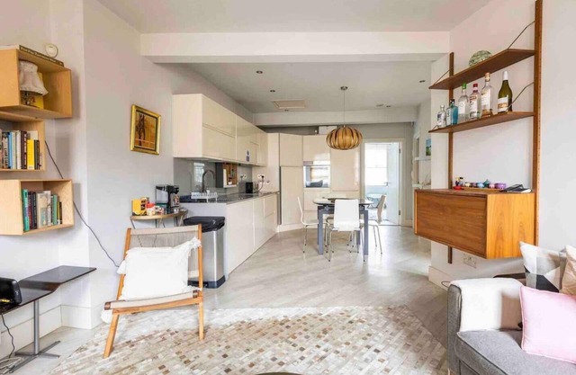 Modern Central 3-BRs house with 3 Bths 2 HotTube
