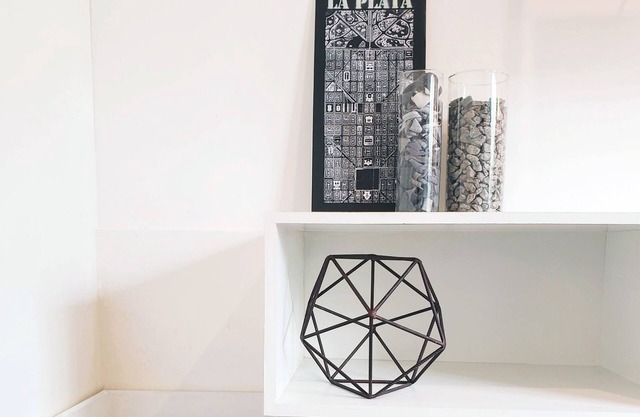 Modern, centric house with 2 patios full of plants near Cathedral