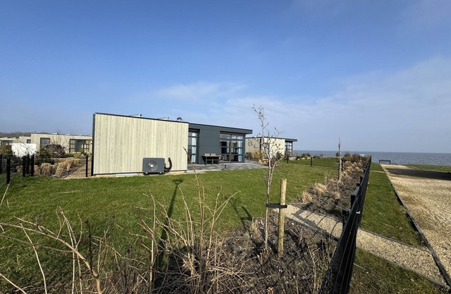 Modern chalet with exceptional sea views, fenced garden and direct beach access